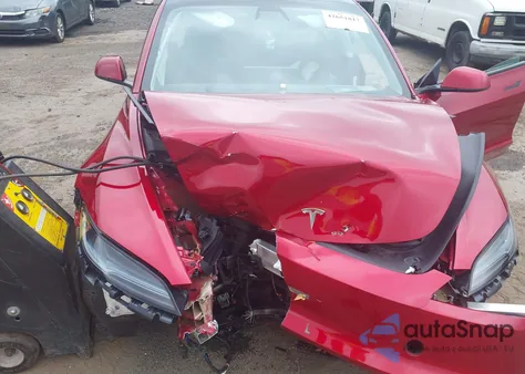 2024 Tesla Model 3 z USA, uszkodzony, nr VIN 5YJ3E1EA8RF727696